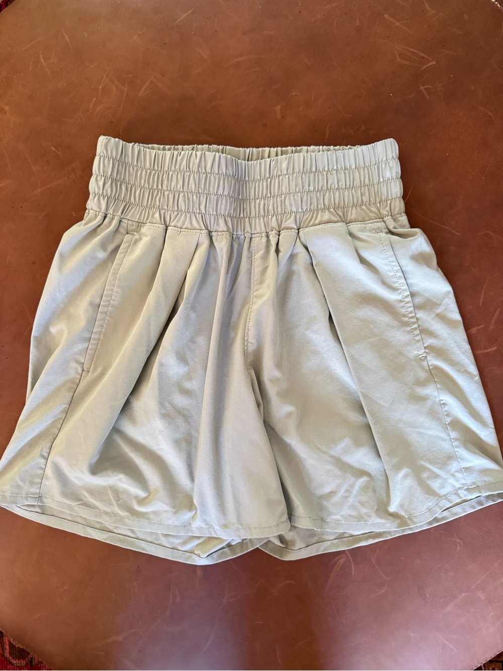 Columbia Light Green Hiking Quick Dry Shorts, size xs